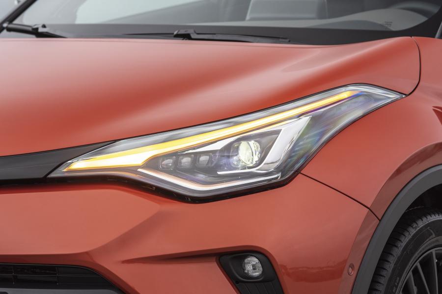 Детали экстерьера Toyota C-HR Hybrid 2019 года  (WW) (фото 103 из 174)